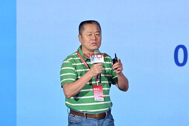 国家数据专家咨询委员会委员、北京交通大学教授张向宏长线炒股。人民网记者 翁奇羽摄