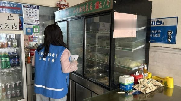 南苑街道南池社区开展餐饮单位专项检查活动