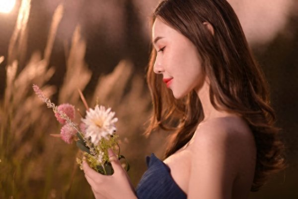想留住一个中年女人的心, 吃透这3招比讨好管用